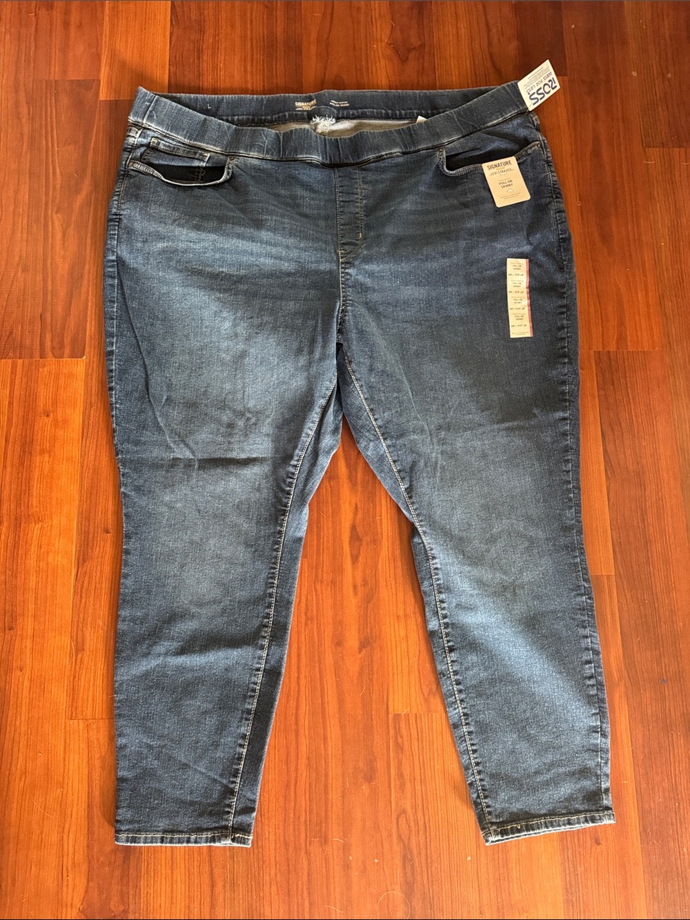 Levi's Women's Skinny Jeans in Medium Blue Stretch Denim